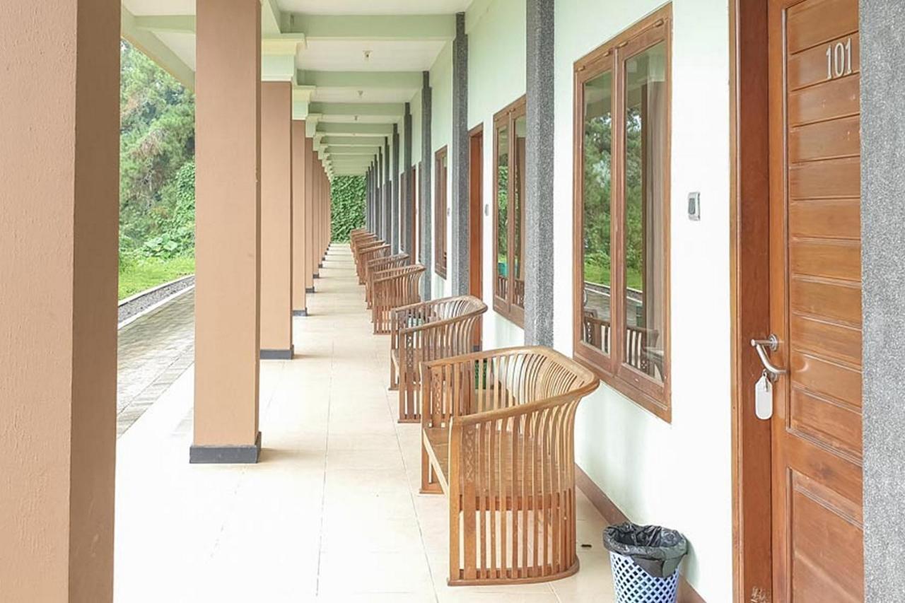 Hotel Bumi Bermi Permai Near Bermi Eco Park Mitra Reddoorz Probolinggo Extérieur photo